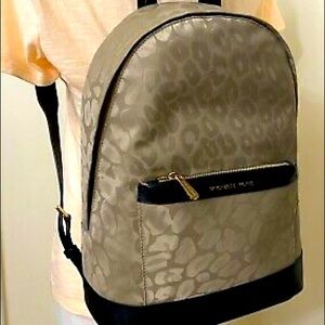 MICHAEL KORS.NEW!! Morgan TRUFFLE MD BACKPACK😍😍